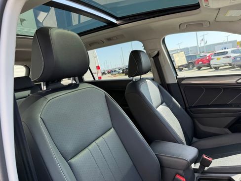 Used 2023 Volkswagen Tiguan SE w/ Panoramic Sunroof Package AWD/4WD image 21