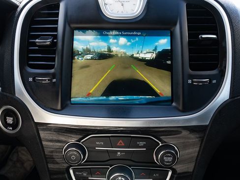 Used 2019 Chrysler 300 Touring image 13