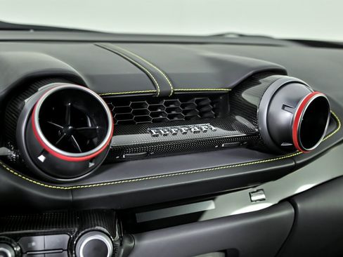 Used 2019 Ferrari 812 Superfast RWD image 30