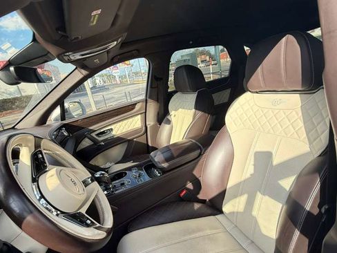 Used 2018 Bentley Bentayga image 3