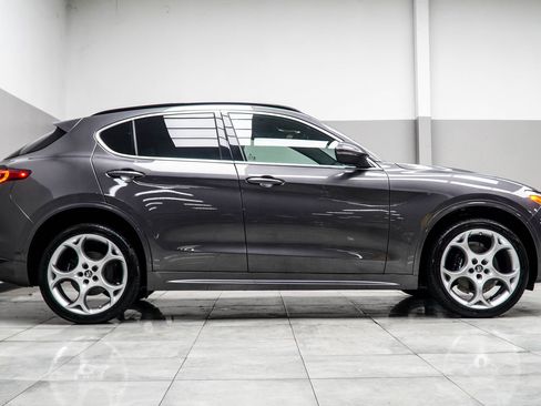 Used 2023 Alfa Romeo Stelvio Ti Lusso w/ Quick Order Package 22X Lusso AWD/4WD image 7