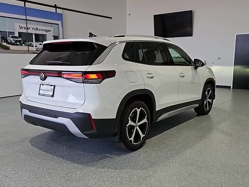 New 2026 Volkswagen Tiguan SE FWD image 9