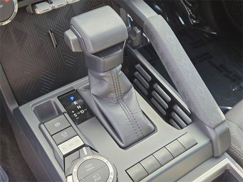 Used 2025 Toyota Tacoma SR5 image 33