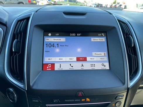 Used 2019 Ford Edge Titanium w/ Equipment Group 301A AWD/4WD image 18