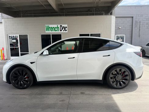 Used 2021 Tesla Model Y Performance AWD/4WD image 3