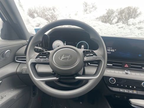 New 2024 Hyundai Elantra SEL w/ Convenience Package image 15