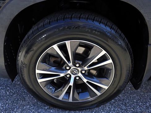 Used 2016 Toyota Highlander XLE image 8