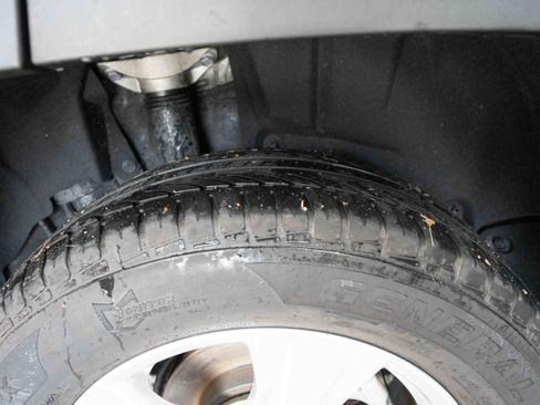 Used 2021 Toyota RAV4 XLE FWD image 28