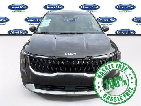 Used 2025 Kia Carnival FWD image 2