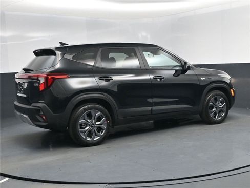 New 2026 Kia Seltos LX image 4