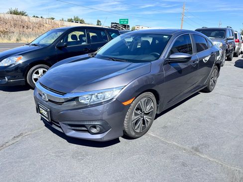 Used 2018 Honda Civic EX-L image 2