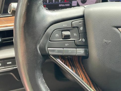 Used 2024 Cadillac Escalade Premium Luxury AWD/4WD image 17