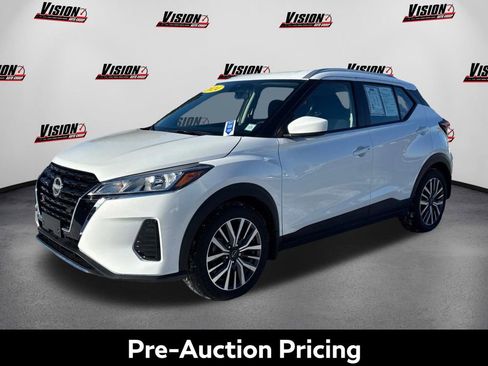 Used 2024 Nissan Kicks SV image 1