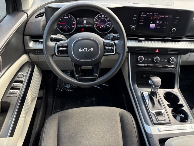 Used 2023 Kia Carnival LX FWD image 16