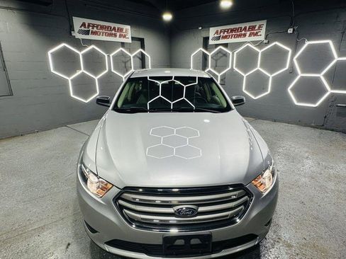 Used 2017 Ford Taurus SE FWD image 9