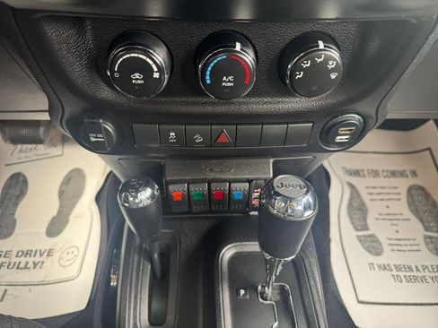 Used 2016 Jeep Wrangler Unlimited Sport w/ Connectivity Group image 16