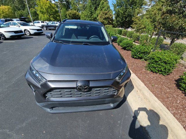 Used 2019 Toyota RAV4 LE FWD image 5