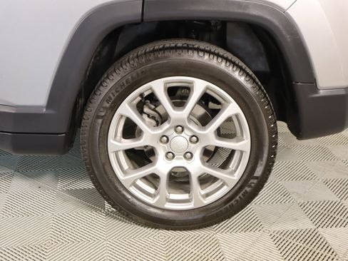 Used 2024 Jeep Compass Latitude image 18