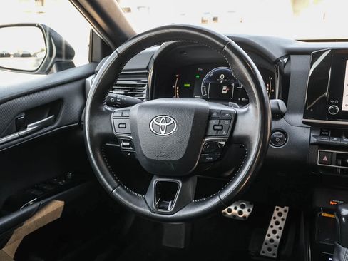 Used 2025 Toyota Camry SE FWD image 16