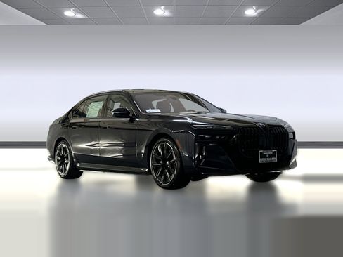 Used 2025 BMW i7 xDrive60 image 6