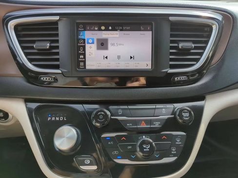 Used 2023 Chrysler Voyager LX FWD image 16