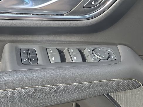 Certified 2022 GMC Yukon SLT w/ SLT Luxury Package AWD/4WD image 31
