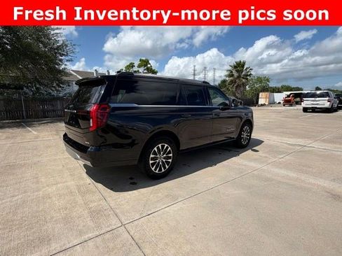 Used 2025 Ford Expedition Max Platinum AWD/4WD image 3