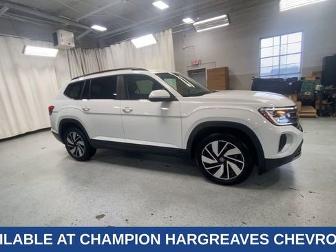 Used 2024 Volkswagen Atlas SE image 2