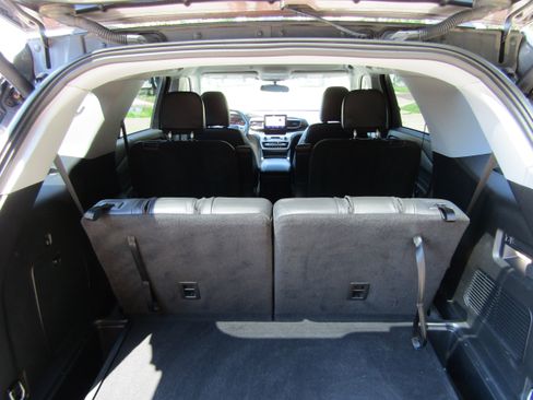 Used 2024 Ford Explorer XLT w/ Equipment Group 202A AWD/4WD image 16