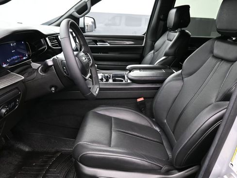 Used 2022 Jeep Wagoneer Series III image 10