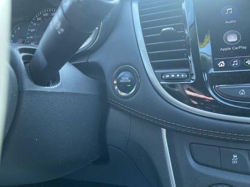 Used 2022 Chevrolet Trax LT w/ LT Convenience Package image 17