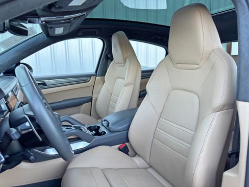 Used 2022 Porsche Cayenne Turbo S image 44