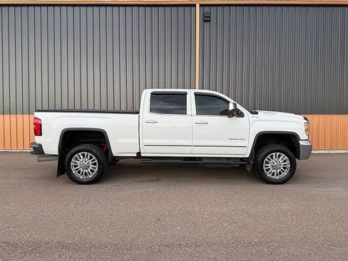 Used 2019 GMC Sierra 2500 SLT AWD/4WD image 4