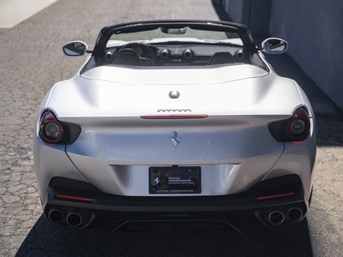 Used 2019 Ferrari Portofino image 4