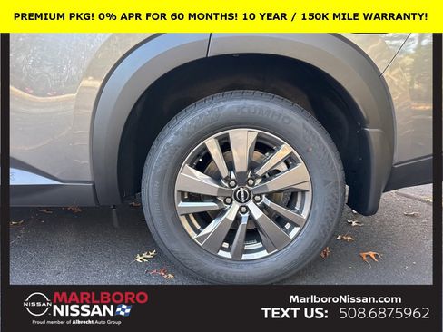 New 2025 Nissan Pathfinder SV w/ SV Premium Package image 12