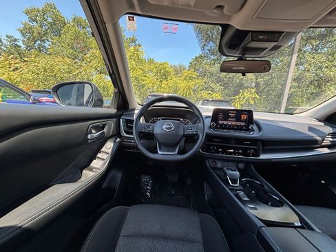 Used 2025 Nissan Rogue SV FWD image 36