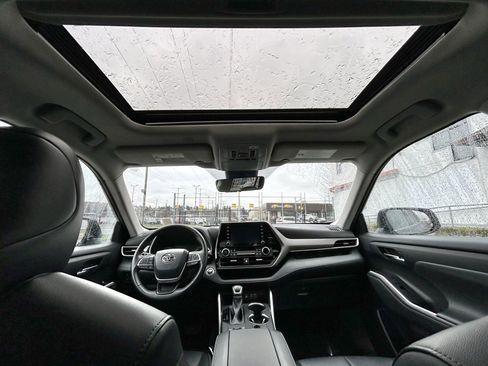 Certified 2022 Toyota Highlander XLE image 20