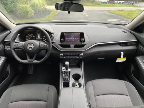 Used 2024 Nissan Altima 2.5 S FWD image 21