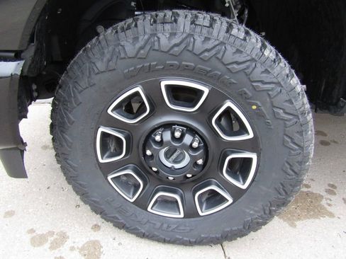 Used 2024 Ford F250 Platinum image 32