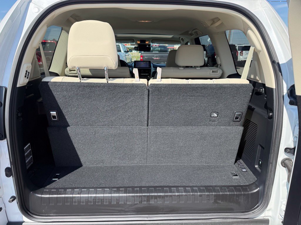 Used 2023 Lexus GX 460 Premium AWD/4WD image 16