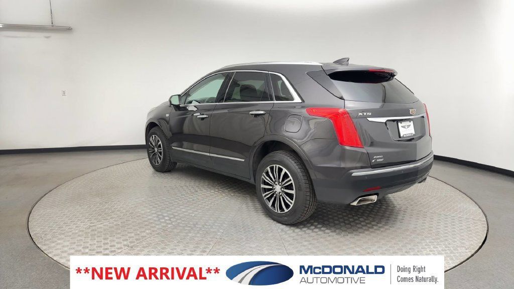 Used 2017 Cadillac XT5 Luxury w/ Driver Awareness Package AWD/4WD image 4