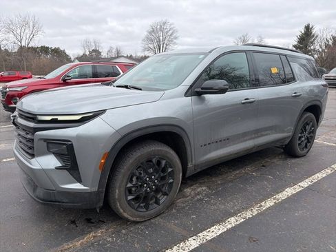 Used 2026 Chevrolet Traverse LT w/ Midnight/Sport Edition image 7
