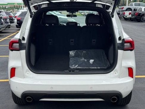Used 2024 Ford Escape ST-Line w/ Tech Pack #1 AWD/4WD image 5