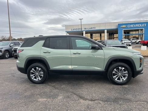 New 2026 Chevrolet Equinox LT image 2