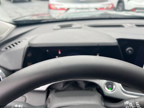 Used 2025 Chevrolet Trax LT w/ LT Convenience Package image 28