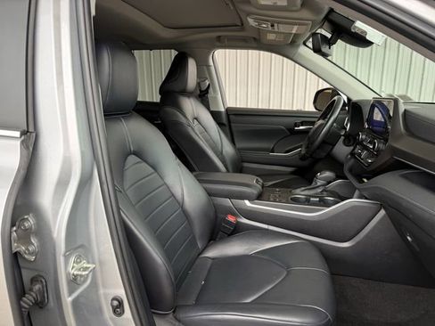 Used 2023 Toyota Highlander XLE FWD image 31