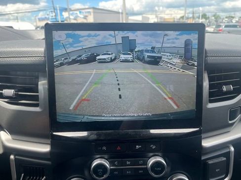 Used 2024 Ford Expedition XLT AWD/4WD image 18