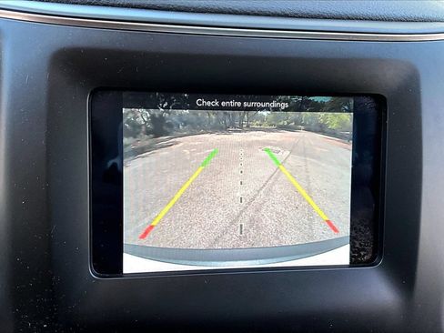 Used 2020 Jeep Cherokee Latitude FWD image 12