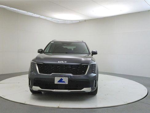 Used 2024 Kia Sorento S image 2