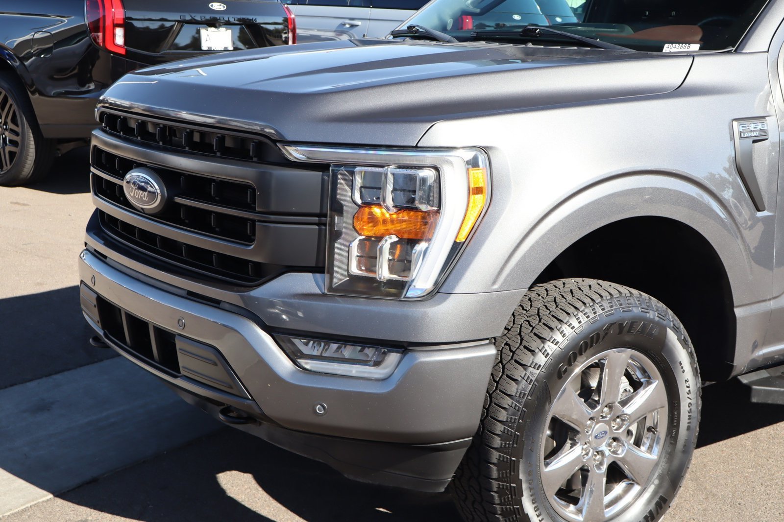 Used 2023 Ford F150 Lariat w/ Max Trailer Tow Package AWD/4WD image 8